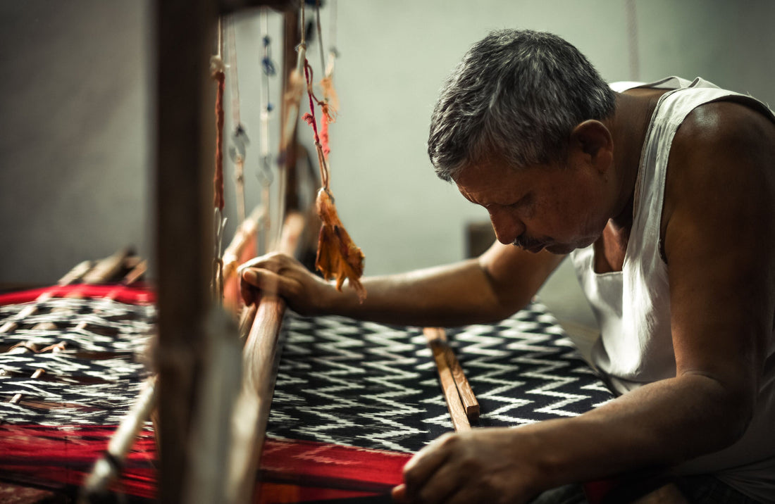 DIFFERENCE BETWEEN HANDLOOM AND HANDICRAFT?