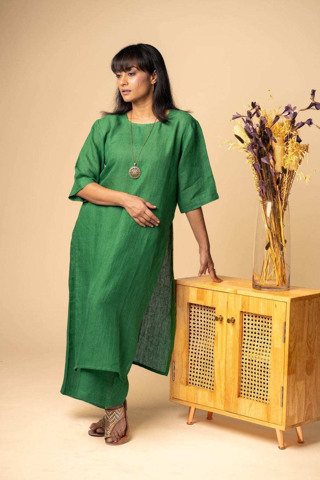 Emerald linen high-slit kurta set by AnaiYah
