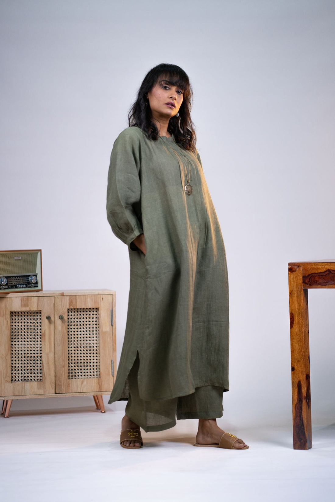 Olive Linen Pleated-Neck Kurta Set by AnaiYah in handwoven 100% linen