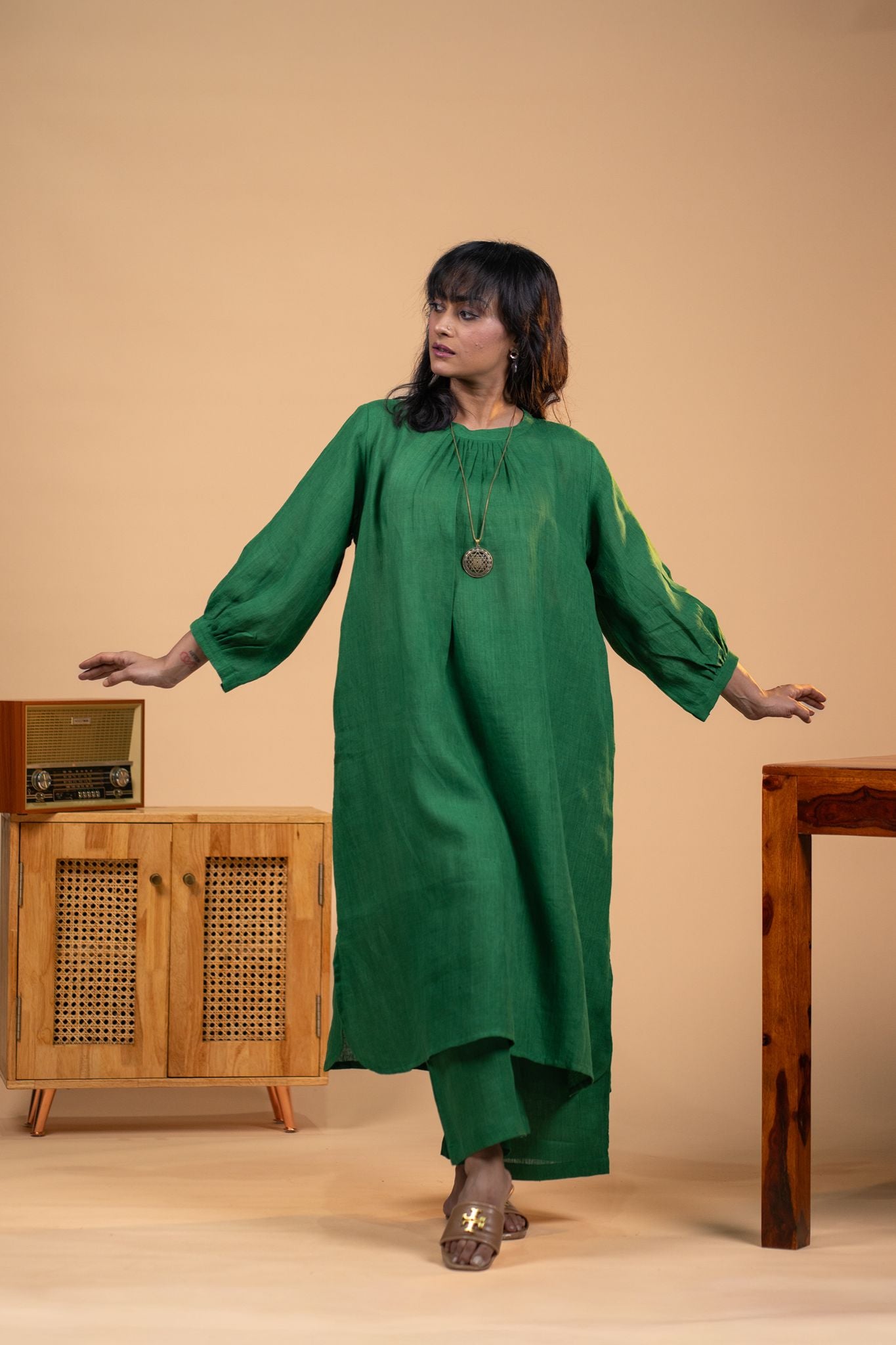 Emerald linen pleated neck kurta set