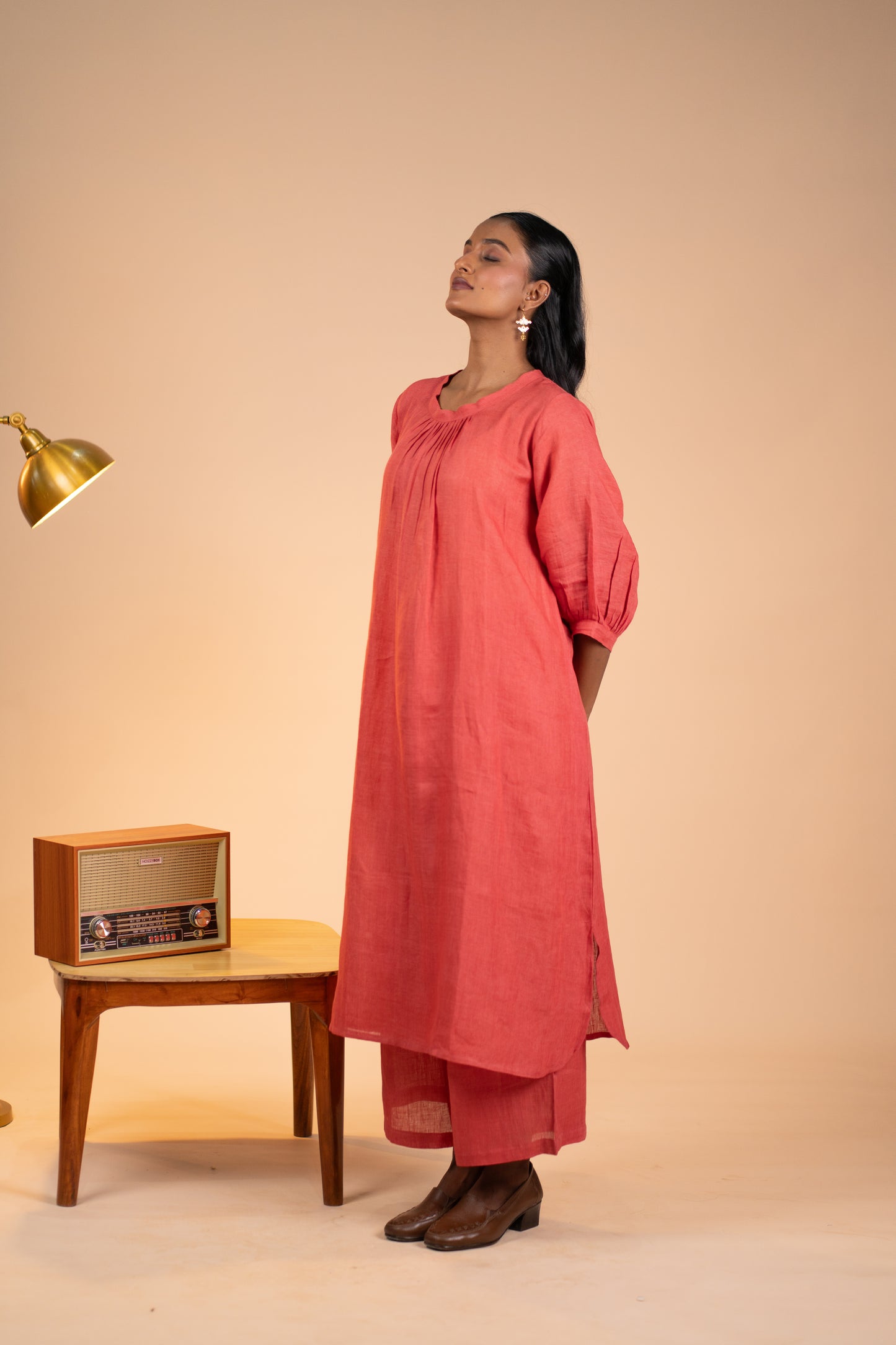 Gajri linen pleated neck kurta set