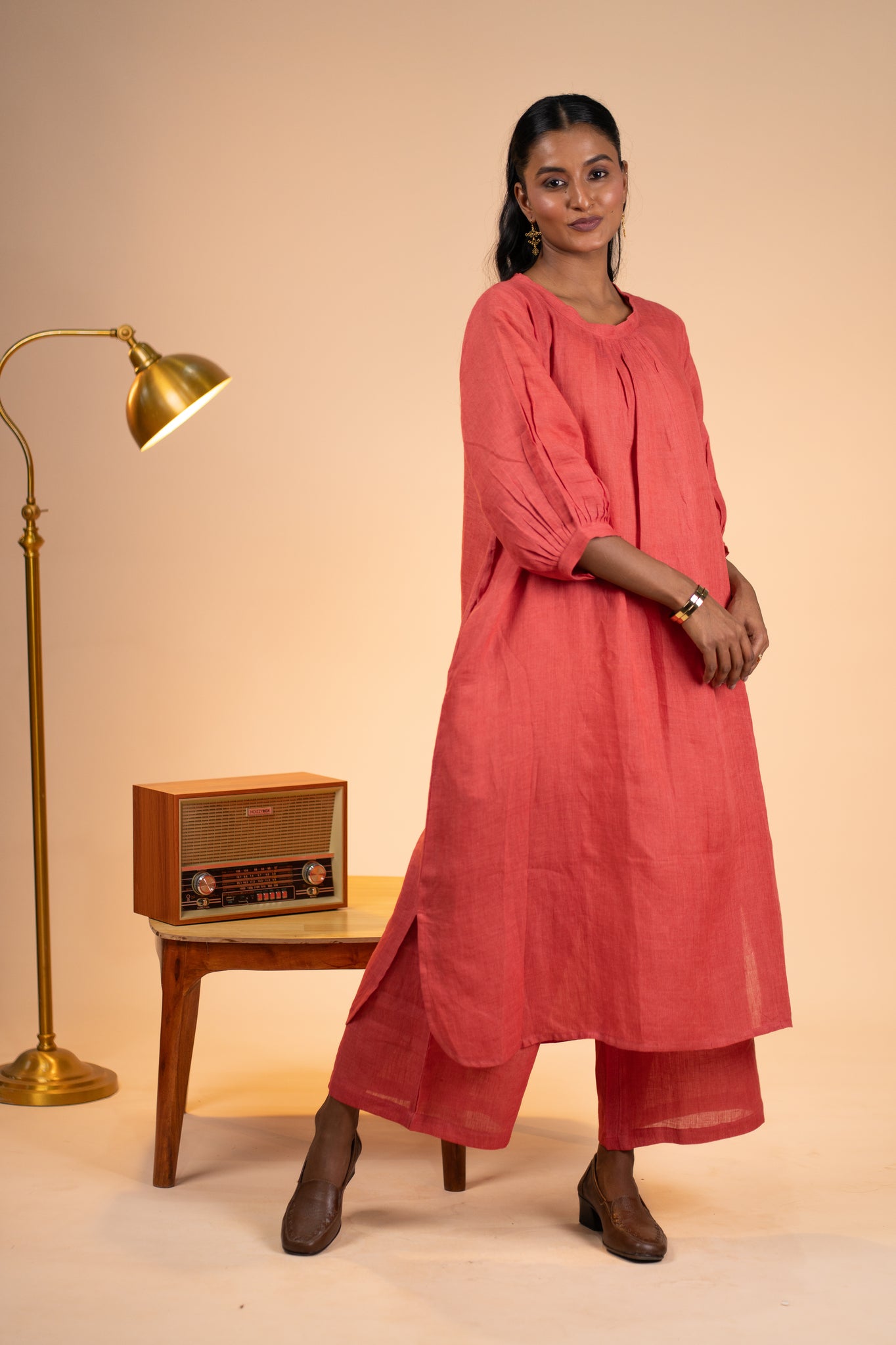 Gajri linen pleated neck kurta set