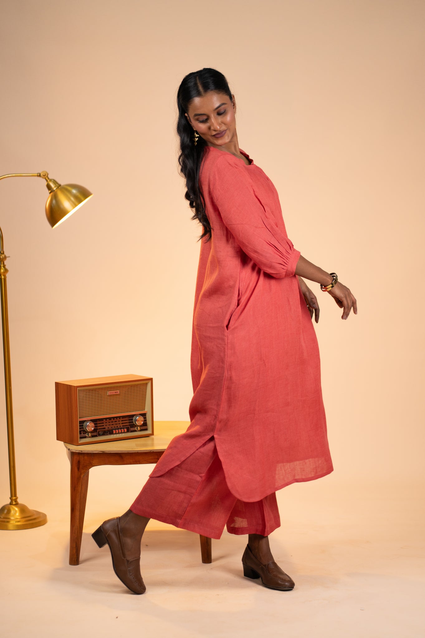 Gajri linen pleated neck kurta set