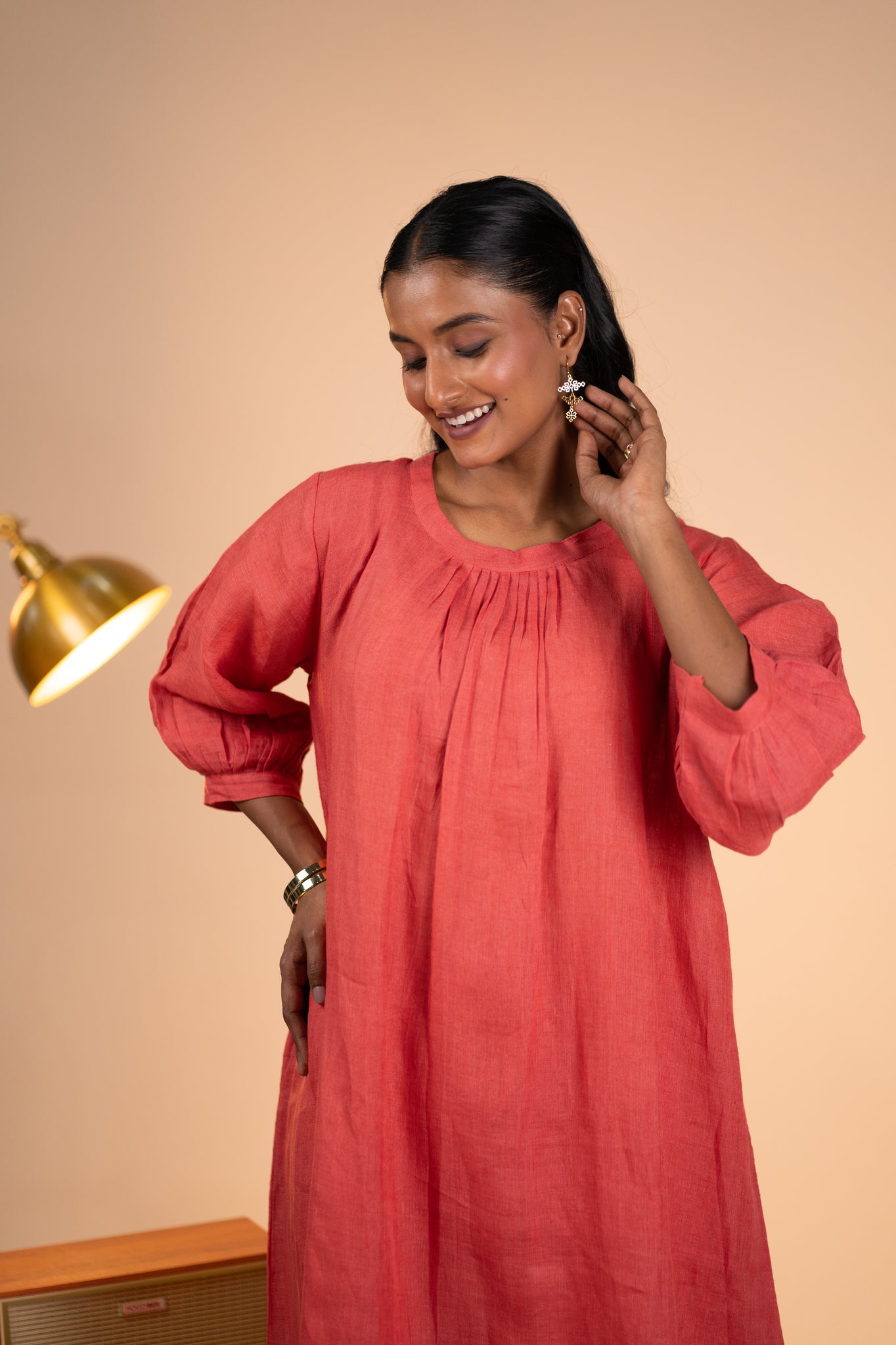 Gajri linen pleated neck kurta set