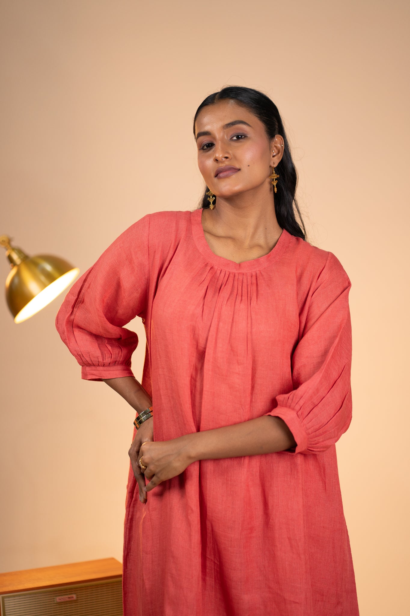 Gajri linen pleated neck kurta set