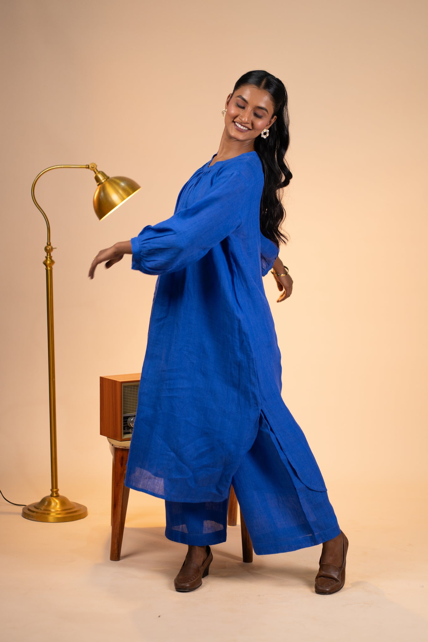 Blue linen pleated neck kurta set